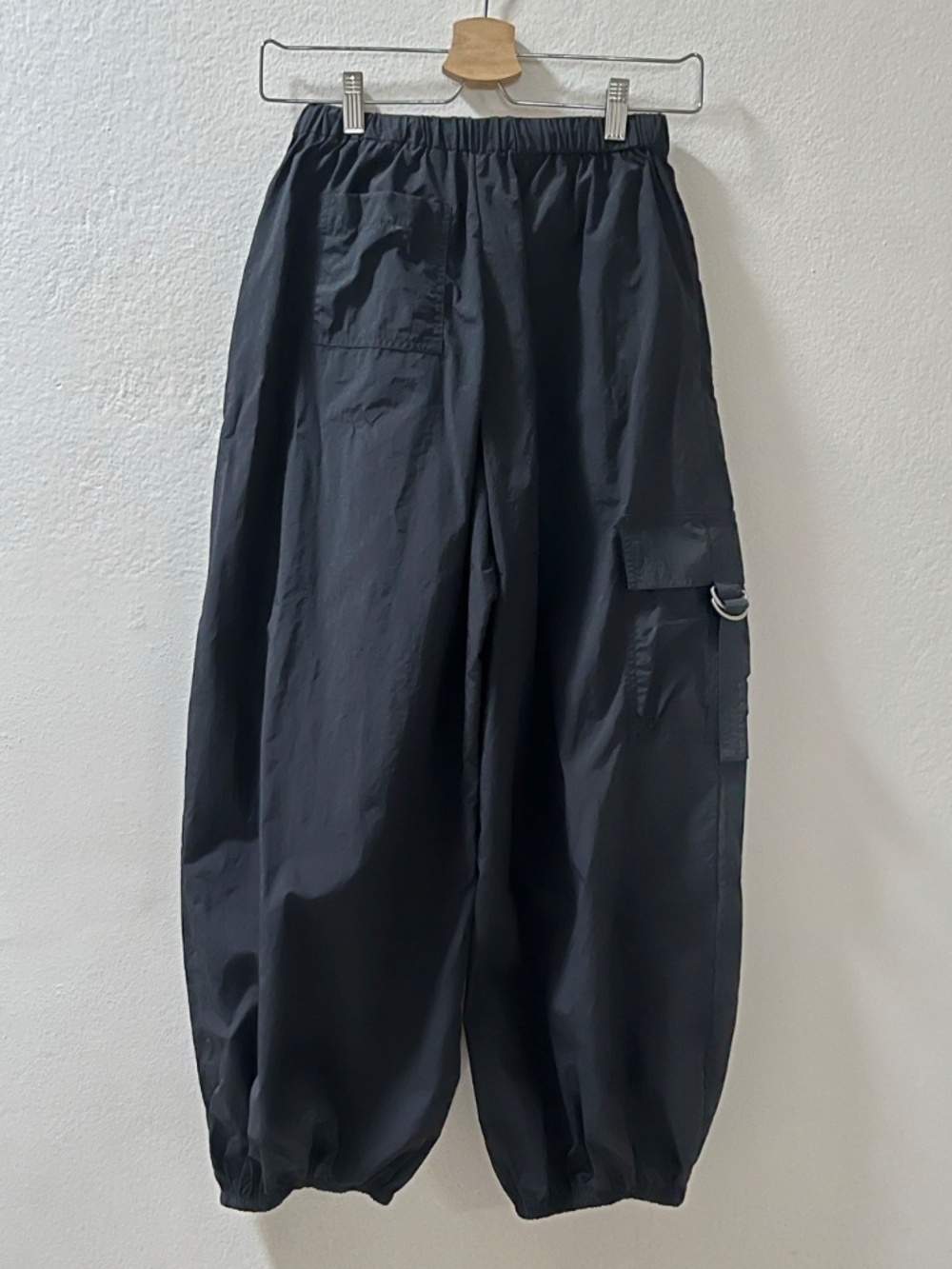 UO Jana Black Nylon Balloon
Cargo Pant. Size XXS. - Picture 7 of 8